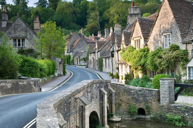 Cotswolds Day Trip from London with Optional Village Lunch - Bibury: River Coln charm and the short walking tour window