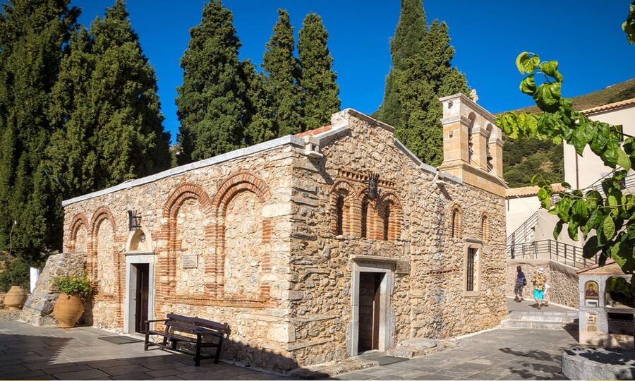 Crete: Lasithi Plateau & Knossos Palace Day Trip - Krasi’s plane tree square and village stroll: the easy start that sets the day’s rhythm