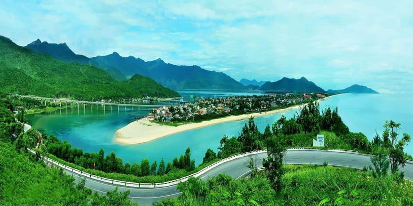 Da Nang: Hue Imperial Day Trip, Hai Van Pass Train, & Lunch - Morning Pickup and the Station Start in Da Nang
