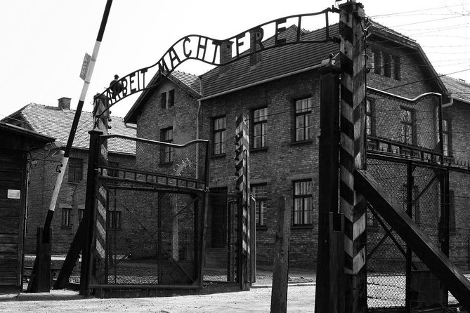 Day Trip: Auschwitz-Birkenau and Wieliczka Salt Mine from Krakow - Your lunch break after Auschwitz II: included and customizable