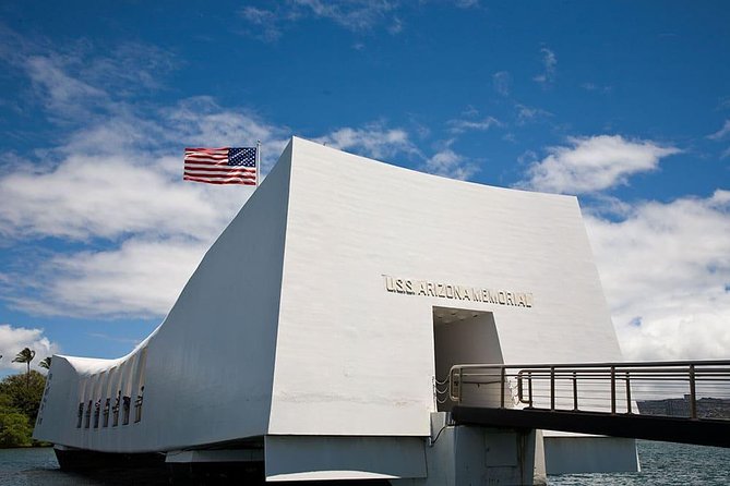 Day Trip from Kona to Oahu: Pearl Harbor WWII Heroes Adventure - Pearl Harbor Visitors Center first: setting the scene before the memorial