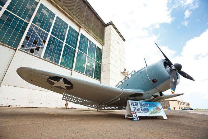 Day Trip from Kona to Oahu: Pearl Harbor WWII Heroes Adventure - USS Arizona Memorial by Navy launch: what to plan for (and why it hits)