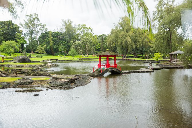 Day Trip from Oahu to Hilo: Volcano Adventure - The Waterfall Duo: Akaka Falls and Rainbow Falls