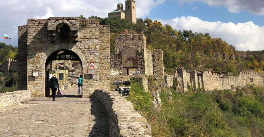 Day Trip to Bulgaria and Veliko Tarnovo from Bucharest - St. Dimitrie Basarabov Monastery: cliff-carved and still alive