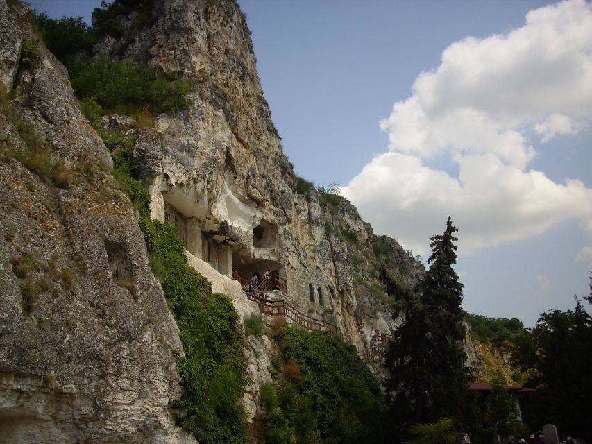 Day Trip to Bulgaria and Veliko Tarnovo from Bucharest - Bucharest pickup and the long road south