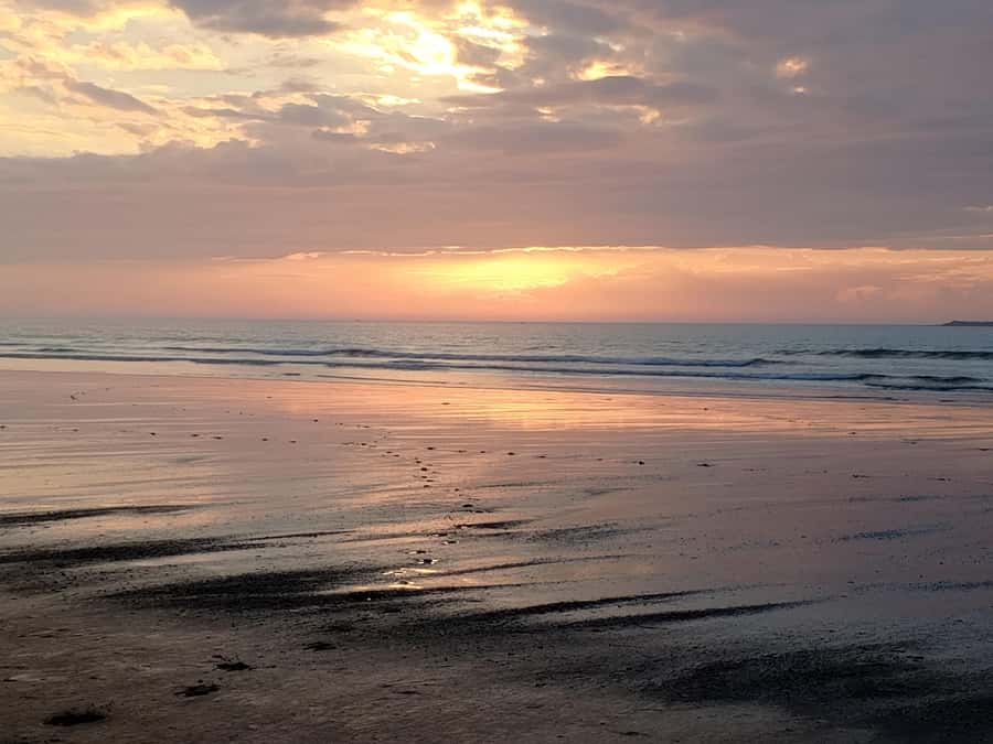 Day Trip To Essaouira From Marrakech With Guide - Getting There: The 11-Hour Rhythm and the Air-Conditioned Drive