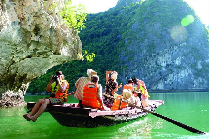 Day trip to Halong Bay from Hanoi - Getting from Hoàn Kiếm to Halong: the morning pickup and drive
