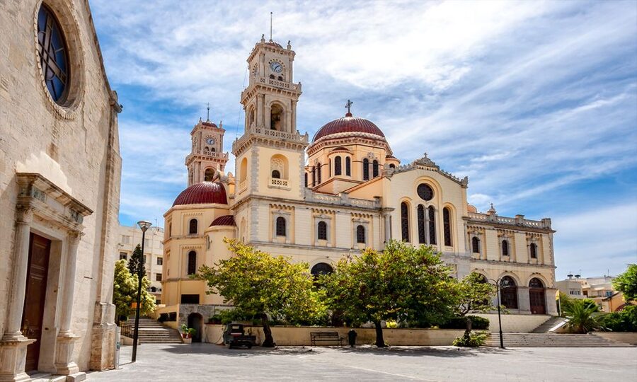 Day Trip To Heraklion City Center & Market & CretAquarium - Heraklion hits different when you pair it with market time