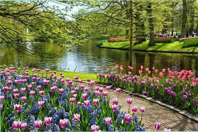Day Trip to Keukenhof Gardens from Amsterdam with Tour Guide - Pace and Crowd Reality (Especially on Big Holiday Dates)