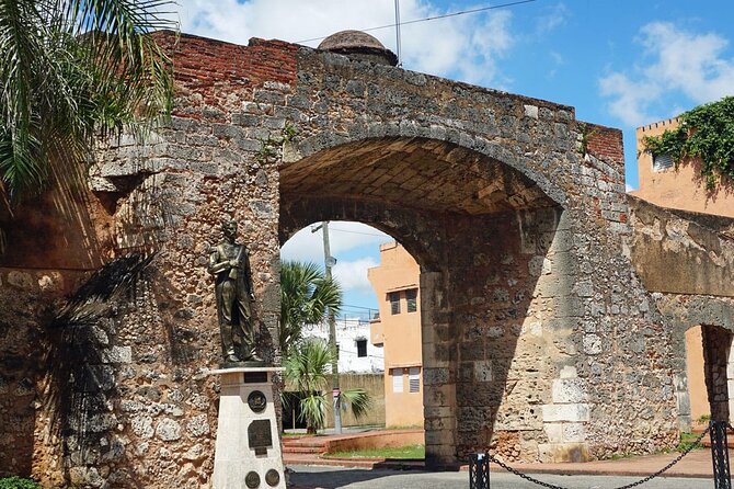Day Trip to Santo Domingo from Punta Cana - Malecón break: warm breeze and a short reset