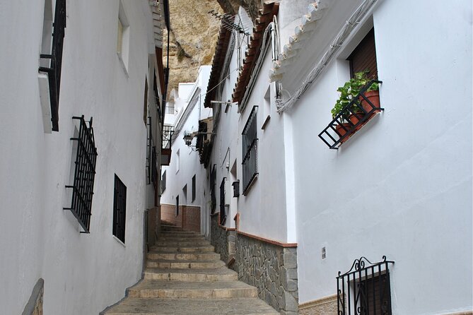 Day trip to Zahara, Setenil and Ronda from Seville - Ronda: The Bridge-Town Everyone Came For