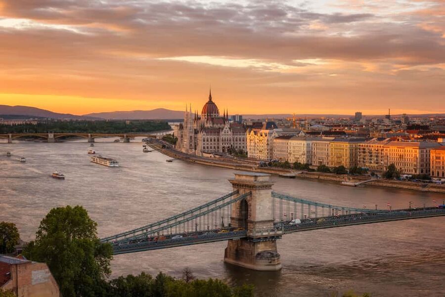 Day trips from Vienna: Bratislava and Budapest with Guide - Key things that make this tour worth your time