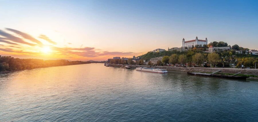Day trips from Vienna: Bratislava and Budapest with Guide - The ride: pickup in Vienna, then straight into the day