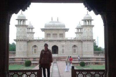 Delhi to Agra and Taj Mahal Private Day Trip by Express Train with Lunch - Door-to-door pickup, station handoffs, and a guide who keeps things moving