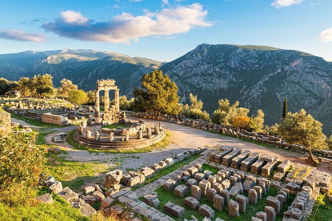 Delphi and Meteora Private Day Trip from Athens including Dinner - Thermopylae: Leonidas and the Innovative Centre stop you can’t skip