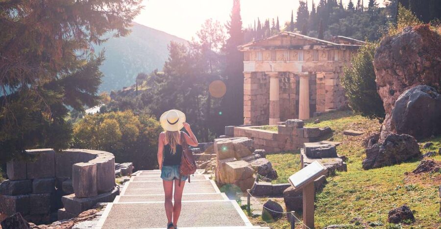 Delphi Small-Group Day Trip From Athens - Athena Pronaia Temple and Arachova: the mountain finish on the south slopes