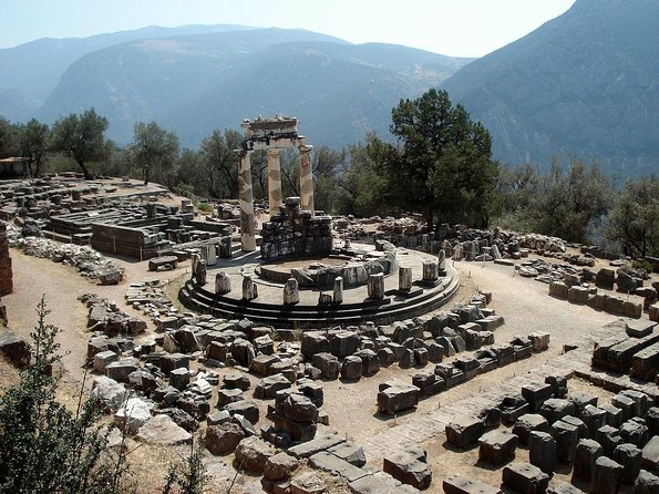 Delphi & Thermopylae Full Day Private Tour from Athens - Delphi’s Oracle Sanctuary: Walking From Temple to Theater