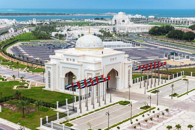 Dubai to Abu Dhabi Day Trip: Grand Mosque, Palace & Etihad Towers - Abu Dhabi Corniche panorama: quick photos with big payoff