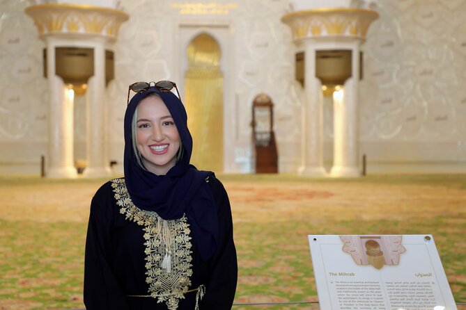 Dubai to Abu Dhabi Day Trip: Grand Mosque, Palace & Etihad Towers - Louvre Abu Dhabi: a short stop for a quick reset