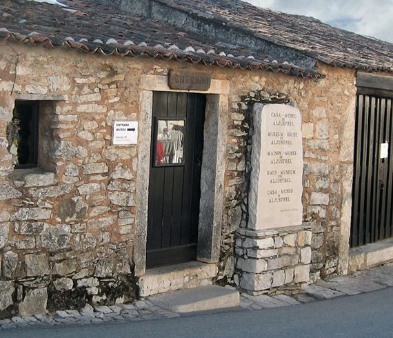 Fátima and Coimbra Full-Day Tour from Porto - Comfort, group size, and your real pacing