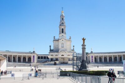 Fátima, Nazaré and Óbidos Small-Group Day Trip from Lisbon - Fátima Sanctuary: walking through the 1917 story