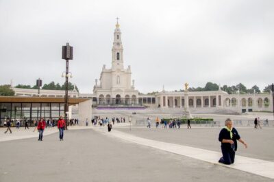 Fátima, Óbidos and the Atlantic Coast Day Tour from Lisbon - Sanctuary of Our Lady of Fátima: emotion, plus practical time