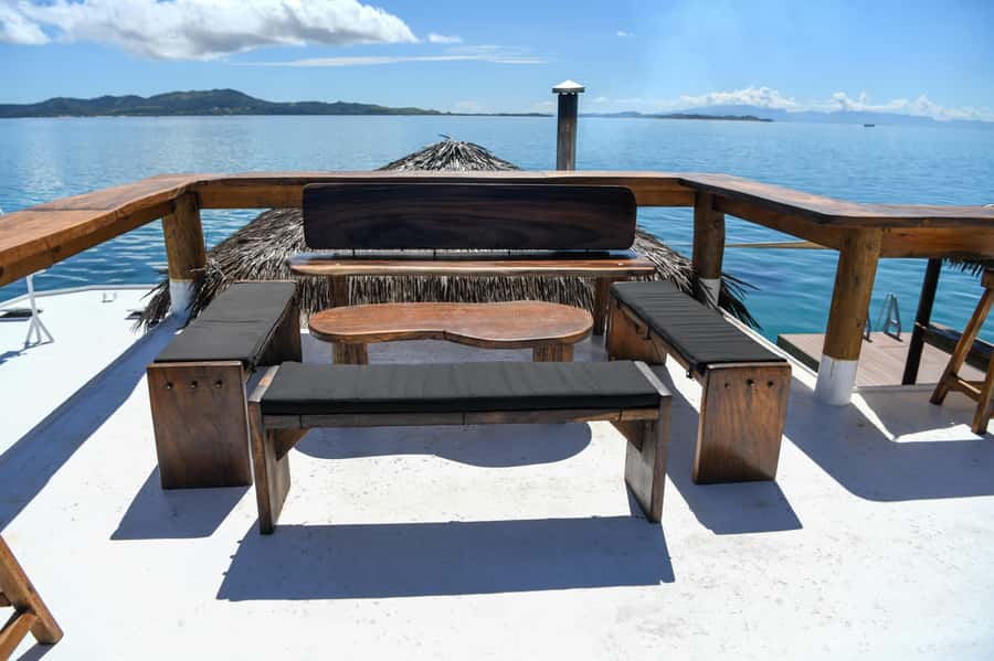 Fiji: Cloud 9 Floating Bar and Pizzeria Day Trip - Staff and Service: What Makes It Work Onboard
