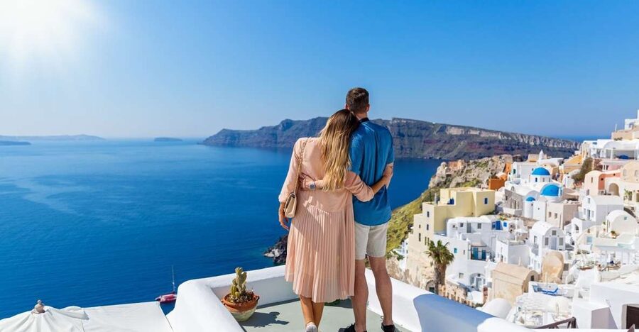 Fira: Traditional Villages Guided Day Trip with Oia Sunset - A 10-hour loop from volcano ruins to Oia sunset