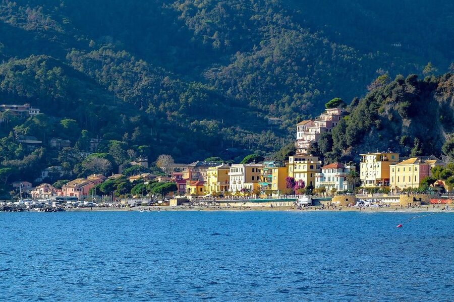 Florence: Cinque Terre Day Trip with Optional Street Food - Train and ferry option vs transfer-only DIY