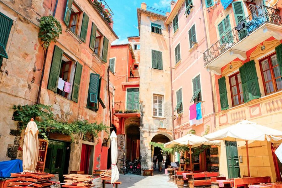 Florence: Day Trip to Cinque Terre with Optional Street Food - Monterosso al Mare: Your Longest Stop and Actual Sea Time