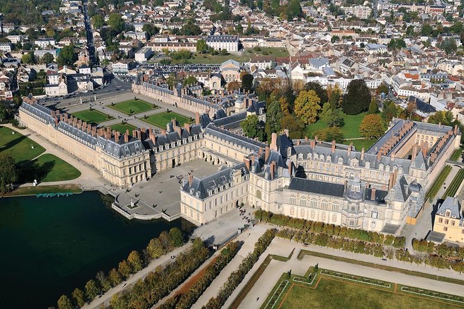 Fontainebleau and Vaux-Le-Vicomte Castle Small-Group Day Trip From Paris - Vaux-le-Vicomte Meets Fontainebleau: royal day trip without the Versailles pressure