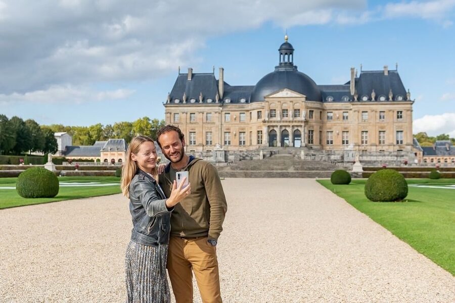 Fontainebleau & Vaux-le-Vicomte Châteaux Day Tour from Paris - How this day trip feels: two châteaux with totally different personalities