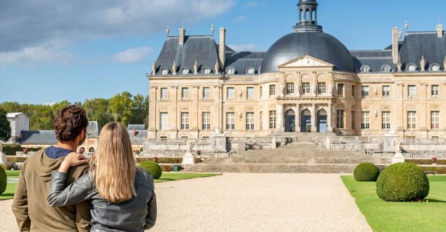 Fontainebleau & Vaux-le-Vicomte Châteaux Day Tour from Paris - Vaux-le-Vicomte: still-furnished rooms and the best kind of French “wow”