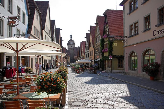 Frankfurt Super Saver: Neuschwanstein Castle and Rothenburg Day Trip - Rothenburg ob der Tauber’s Blade Gate stroll: short time, big payoff