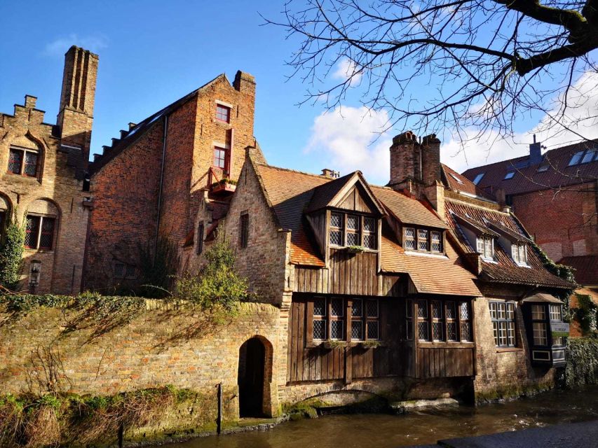 From Amsterdam: Bruges Day Trip in Spanish with Boat Option - Squares and Palaces: Burg Square, Grote Markt, Belfort, and Gruuthuse Palace