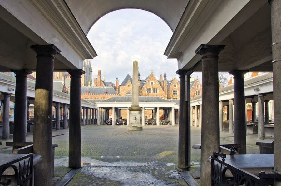 From Amsterdam: Day Trip to Bruges in Spanish or English - Markt Square and the Belfry: the heart of the city