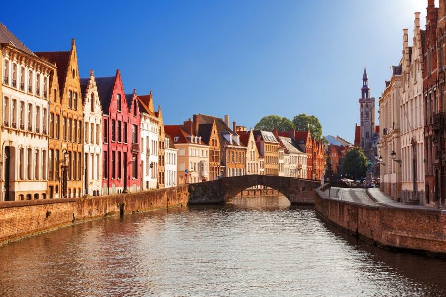 From Amsterdam: Day Trip to Bruges in Spanish or English - Brug Square and Town Hall: spotting the details you’d miss solo