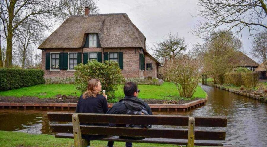 From Amsterdam: Giethoorn Guided Day Trip with Canal Cruise - The small extras: stroopwafel plus bonus food stops on the way back