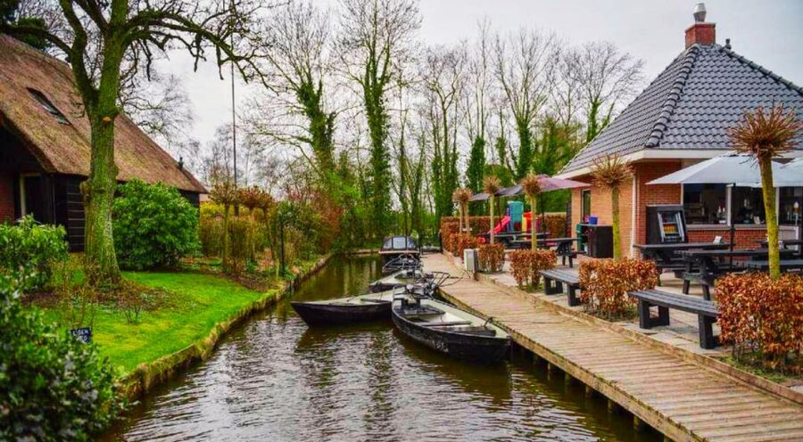 From Amsterdam: Giethoorn Guided Day Trip with Canal Cruise - Who this tour is best for (and who should think twice)