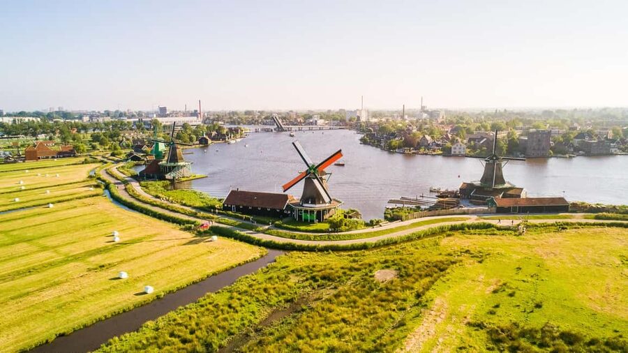 From Amsterdam: Zaanse Schans, Volendam, and Marken Day Trip - North Holland in a single outing from Amsterdam