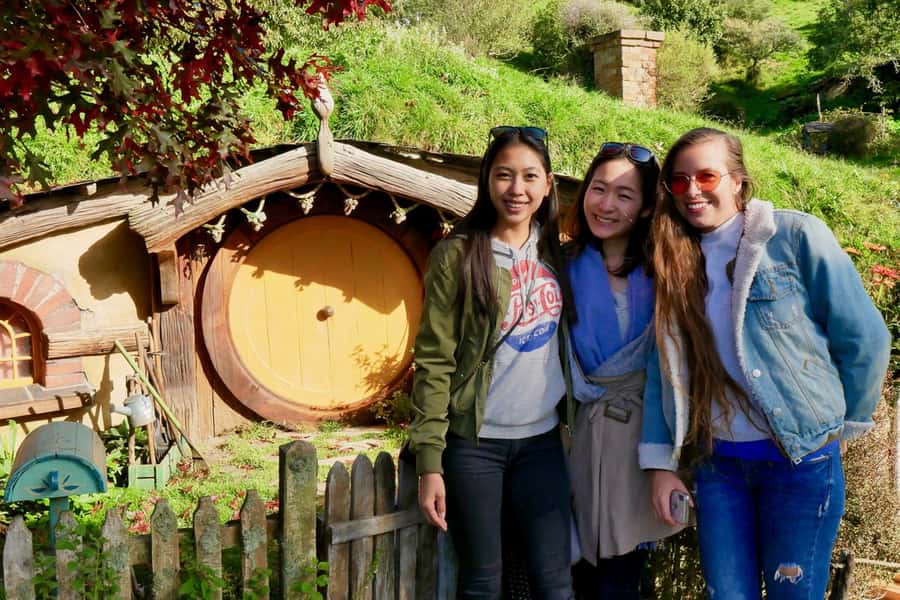 From Auckland: Hobbiton & Waitomo Caves Full-Day Trip - From Auckland’s door to the Kaimai Range views