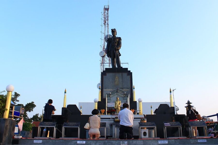 From Bangkok: Day Trip to Pattaya City & Sanctuary of Truth - Entering the Sanctuary of Truth: the wooden castle by the water
