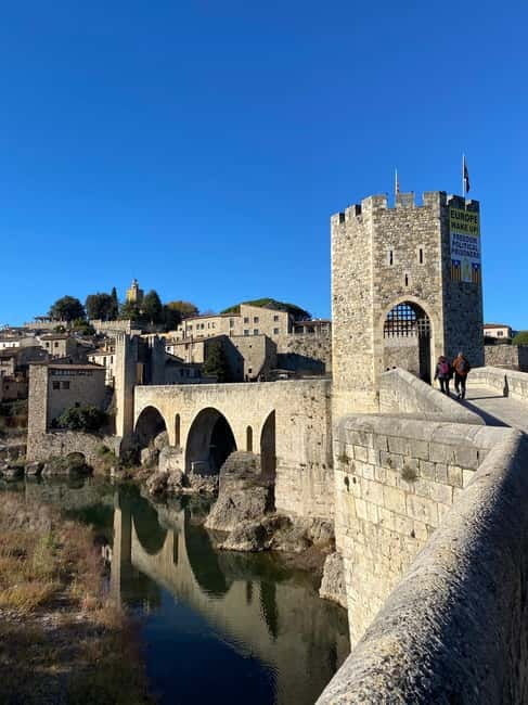 From Barcelona: Girona, Besalú & Medieval Villages Day Trip - Castellfollit de la Roca: Basalt Cliff Views and a Simple Photo Mission