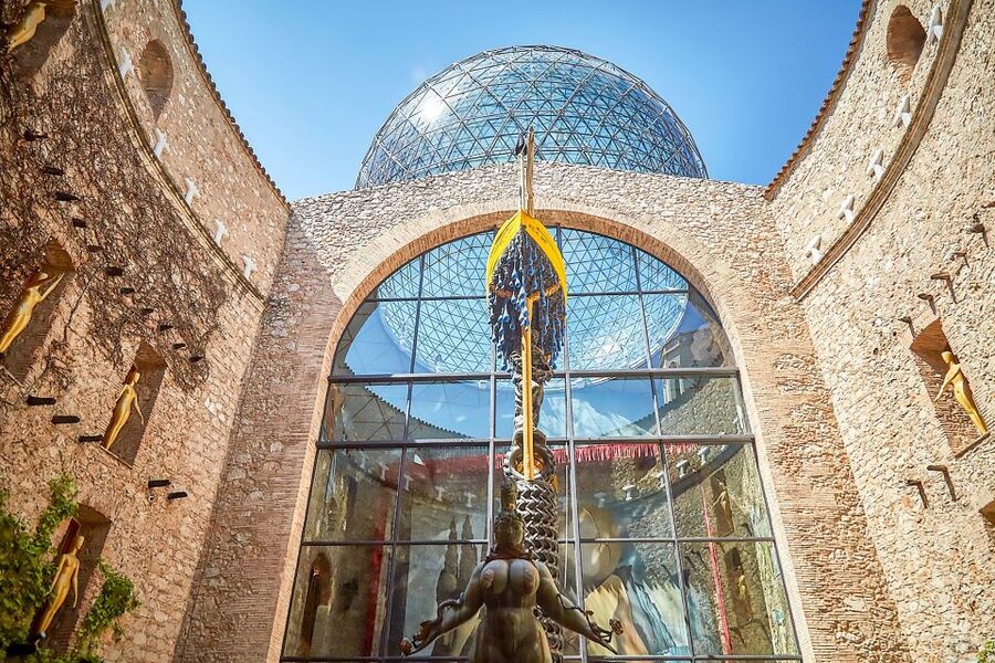 From Barcelona: Girona&Dalí Museum Day Trip with Small Group - Walking Dalí the efficient way: guided talk first, free time second