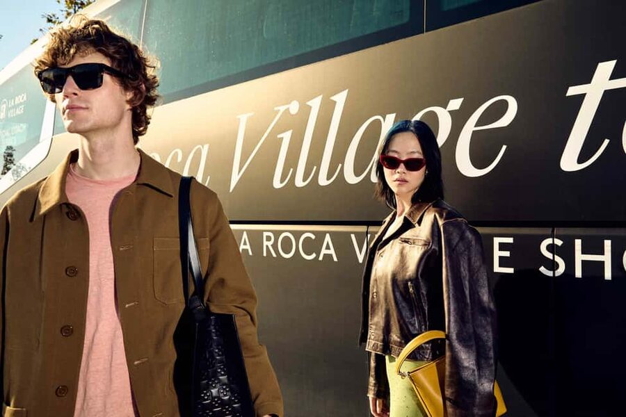 From Barcelona: La Roca Village Shopping Express® Day Trip - The ride experience: punctuality, guide support, and Wi-Fi expectations