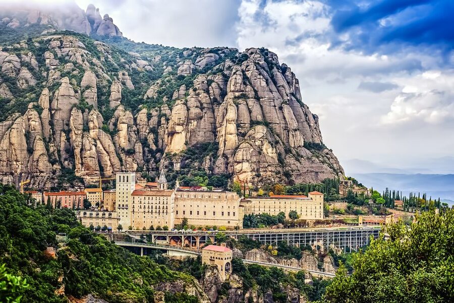 From Barcelona: Montserrat Day Trip with Optional Tickets - Basilica visit and the Moreneta: the moment people remember
