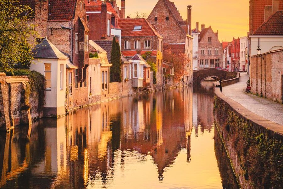 From Brussels: Bruges Day Trip with Boat Tour Option (ENG) - The 10-Hour Rhythm From Brussels Central Station