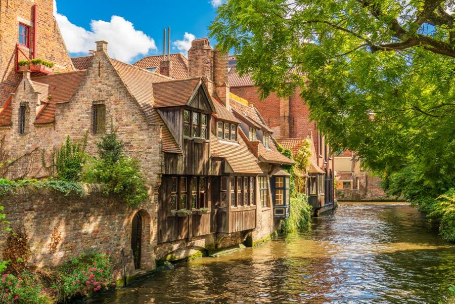 From Brussels: Bruges Day Trip with Boat Tour Option (ES) - Your 4 hours of free time: lunch strategy and the canal boat choice