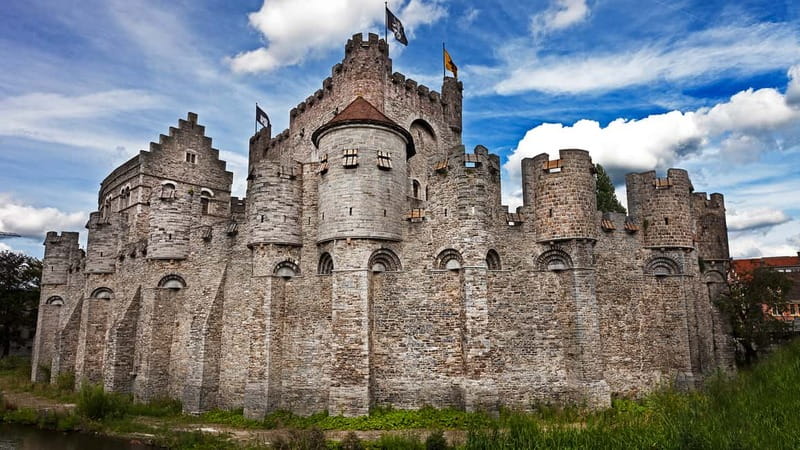 From Brussels: Day Trip to Ghent with Atomium in English - St. Nicholas’ Church, Masons’ Guild Hall, and the Graslei quays
