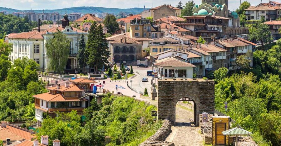 From Bucharest: Small Group Day Trip to Medieval Bulgaria - Crossing Into Bulgaria From Bucharest: What a 12-Hour Day Really Means
